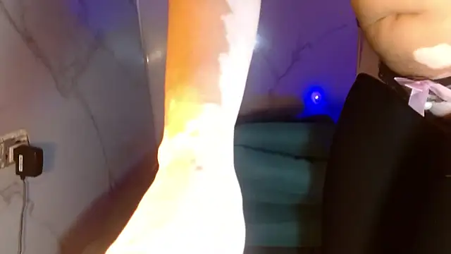 mollyguns online show from December 13, 8:14 pm