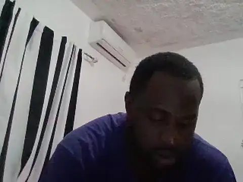 Snapshot of Bighood_T chatting on December 12, 2:37 am Bighood T online show from December 12, 2:37 am