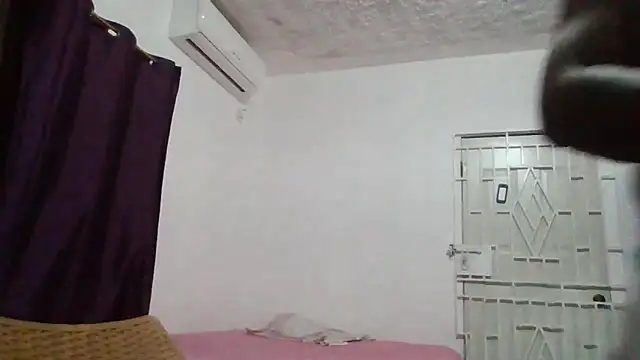 Snapshot of Bighood_T chatting on October 16, 3:40 am Bighood T online show from October 16, 3:40 am