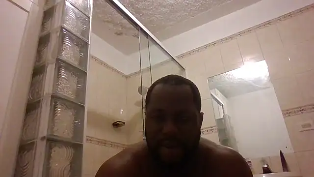 Snapshot of Bighood_T chatting on December 15, 4:06 am Bighood T online show from December 15, 4:06 am