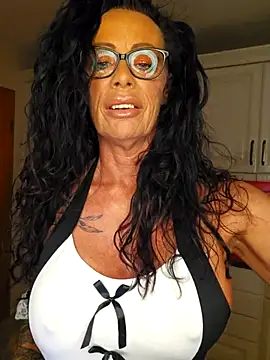 Snapshot of Misses-Cougar chatting on November 27, 6:48 am Misses-Cougar online show from November 27, 6:48 am