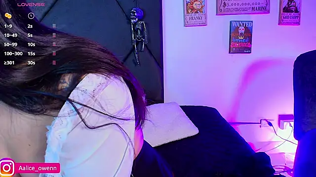 Aliceowenn online show from October 25, 9:09 pm