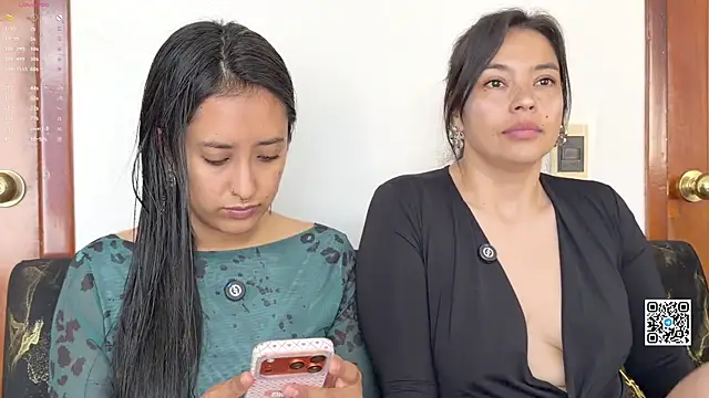 Snapshot of 2SummerLove1 chatting on April 6, 2:29 pm 2SummerLove1 online show from April 6, 2:29 pm