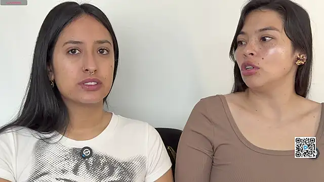 Snapshot of 2SummerLove1 chatting on April 17, 2:20 pm 2SummerLove1 online show from April 17, 2:20 pm
