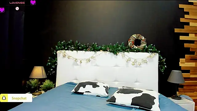 Julianna Jami online show from December 12, 9:37 pm