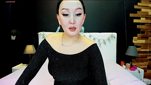 Julianna Jami online show from February 4, 11:38 am