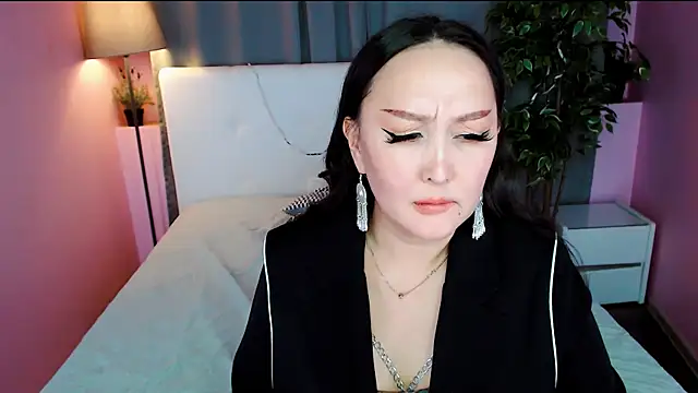 Julianna Jami online show from February 12, 3:27 pm