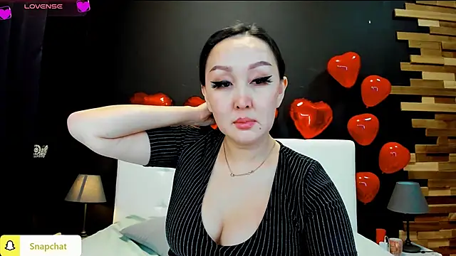 Julianna Jami online show from February 23, 11:11 am