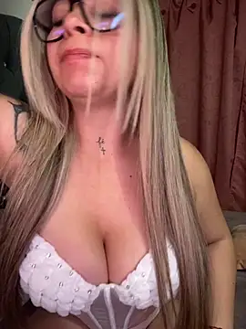 Snapshot of CristalGmez chatting on September 19, 2:13 am CristalGmez online show from September 19, 2:13 am