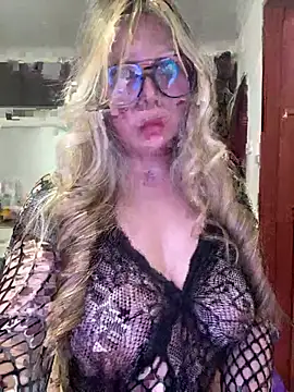 Snapshot of CristalGmez chatting on July 7, 4:15 am CristalGmez online show from July 7, 4:15 am