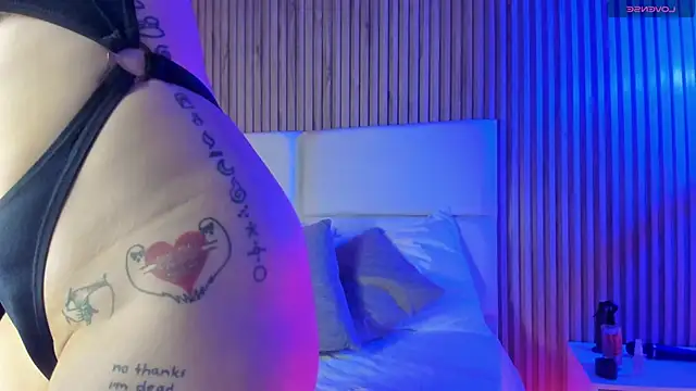 EmilyAllen  online show from December 18, 4:07 am