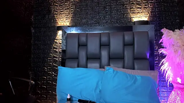 Snapshot of Julieta_Coopeer_ chatting on December 5, 10:46 am Julieta Coopeer online show from December 5, 10:46 am