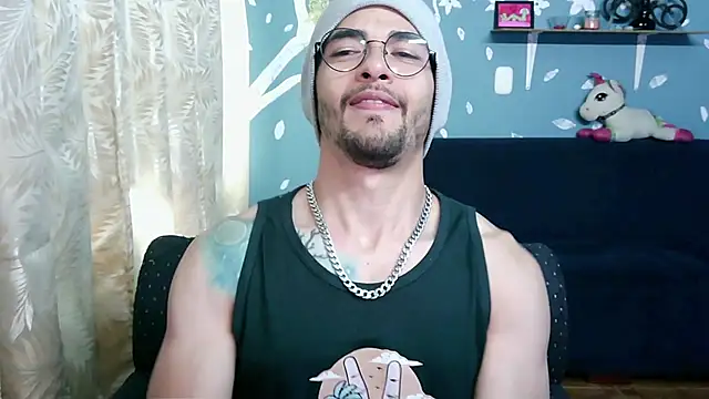 Snapshot of ponzothc chatting on October 1, 7:09 pm ponzothc online show from October 1, 7:09 pm