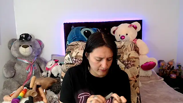 Snapshot of Lorenahot_06 chatting on November 25, 7:25 pm Lorenahot 06 online show from November 25, 7:25 pm