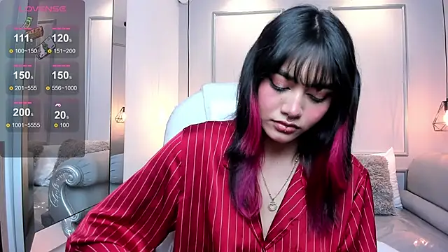 AzuraKindong online show from December 24, 5:23 pm