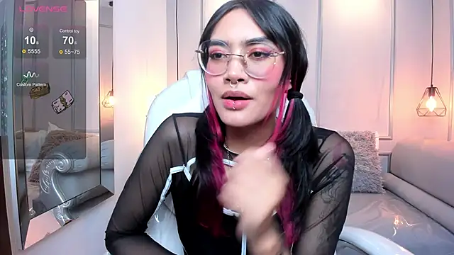 AzuraKindong online show from December 28, 1:18 am