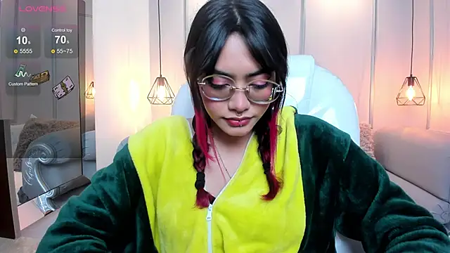 AzuraKindong online show from January 10, 7:21 pm