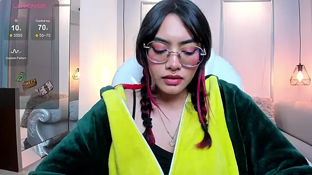 AzuraKindong online show from January 11, 1:37 am