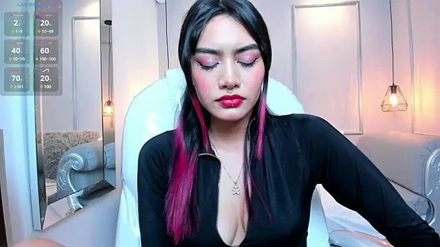 AzuraKindong online show from February 8, 9:25 pm