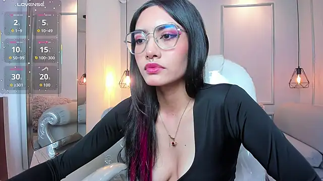 AzuraKindong online show from November 4, 7:24 pm