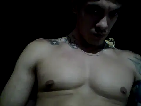 Snapshot of Skater29xx2 chatting on December 11, 9:23 pm Skater29xx2 online show from December 11, 9:23 pm