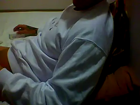 Snapshot of Skater29xx2 chatting on January 18, 6:24 am Skater29xx2 online show from January 18, 6:24 am