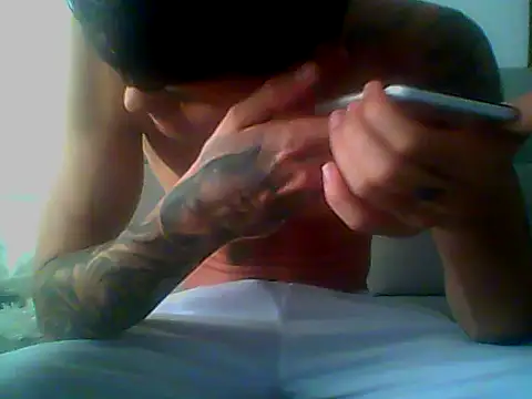 Snapshot of Skater29xx2 chatting on January 27, 8:17 pm Skater29xx2 online show from January 27, 8:17 pm