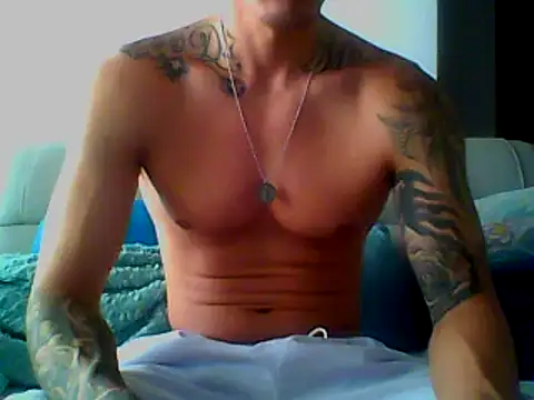 Snapshot of Skater29xx2 chatting on February 6, 3:20 pm Skater29xx2 online show from February 6, 3:20 pm