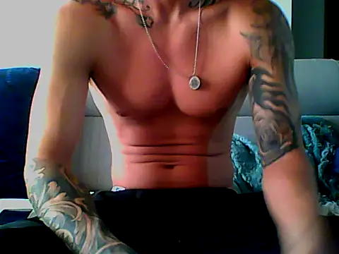 Snapshot of Skater29xx2 chatting on February 11, 2:24 pm Skater29xx2 online show from February 11, 2:24 pm