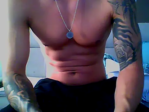 Snapshot of Skater29xx2 chatting on February 12, 3:38 pm Skater29xx2 online show from February 12, 3:38 pm