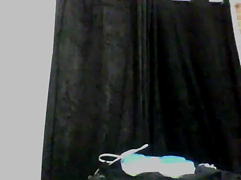 Snapshot of Skater29xx2 chatting on February 27, 12:10 am Skater29xx2 online show from February 27, 12:10 am