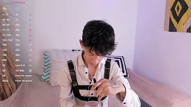 Snapshot of Tomy_Rox chatting on December 20, 8:01 pm Tomy Rox online show from December 20, 8:01 pm