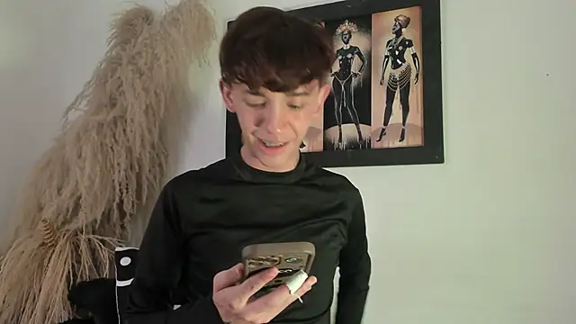 Snapshot of Tomy_Rox chatting on February 6, 11:04 pm Tomy Rox online show from February 6, 11:04 pm