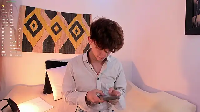 Snapshot of Tomy_Rox chatting on February 18, 8:47 pm Tomy Rox online show from February 18, 8:47 pm