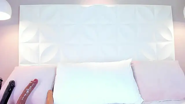 Ale23  online show from February 1, 2:47 am
