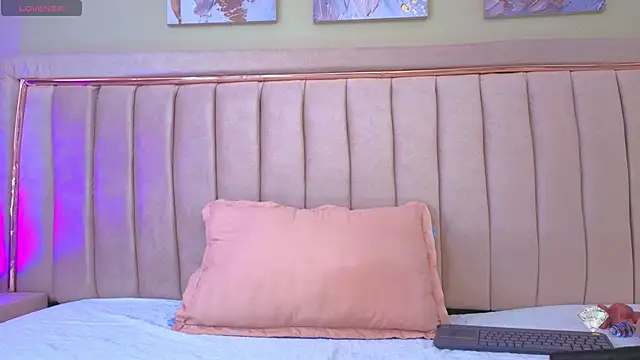 sophiia grey 1 online show from November 1, 9:06 pm