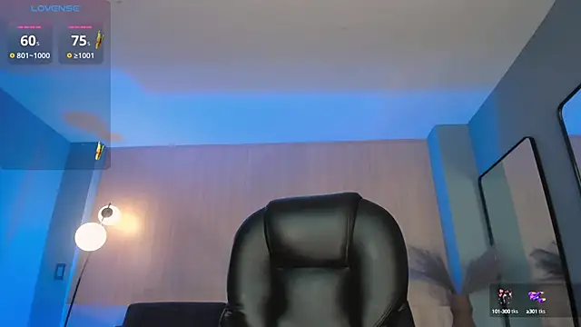 Snapshot of sarawinstone chatting on December 14, 2:23 am sarawinstone online show from December 14, 2:23 am