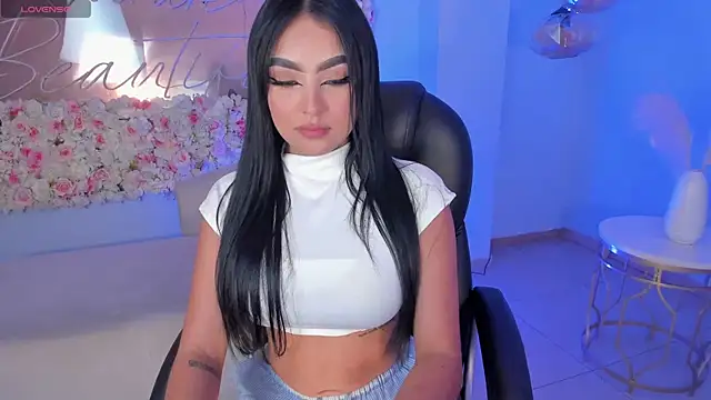 Snapshot of sarawinstone chatting on January 28, 8:04 pm sarawinstone online show from January 28, 8:04 pm