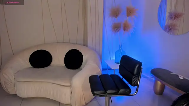 Snapshot of sarawinstone chatting on February 5, 8:04 pm sarawinstone online show from February 5, 8:04 pm