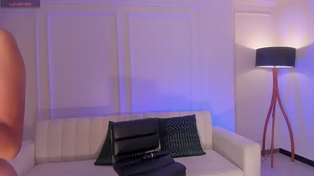 Snapshot of sarawinstone chatting on March 5, 11:27 pm sarawinstone online show from March 5, 11:27 pm