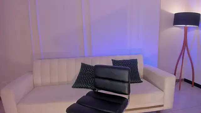 Snapshot of sarawinstone chatting on March 6, 2:30 am sarawinstone online show from March 6, 2:30 am