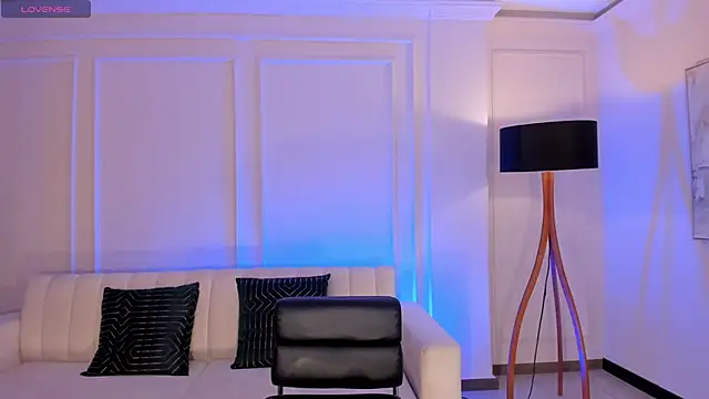 Snapshot of sarawinstone chatting on March 20, 2:08 am sarawinstone online show from March 20, 2:08 am