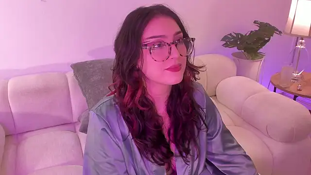 Snapshot of freya_bella_ chatting on December 6, 9:10 am freya bella online show from December 6, 9:10 am