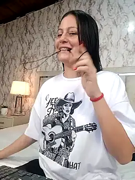 Snapshot of Arii_Vga chatting on December 15, 5:23 am Arii Vga online show from December 15, 5:23 am