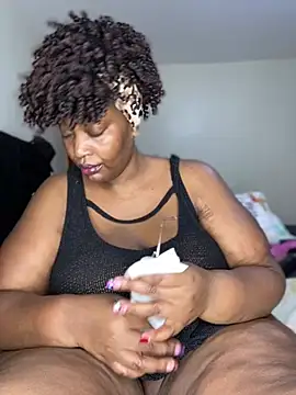 MsWhiteChocolatte online show from June 18, 11:14 am