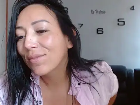 Laura martin  online show from January 25, 1:52 pm