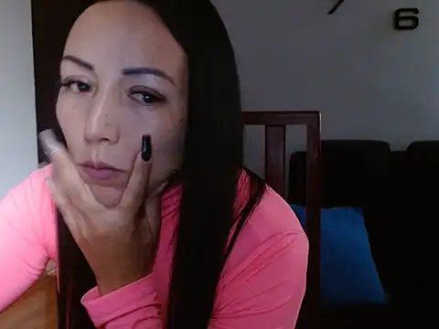 Laura martin  online show from January 25, 11:00 pm