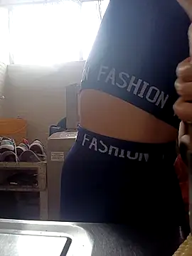 Snapshot of Laura_martin_ chatting on October 18, 5:35 pm Laura martin  online show from October 18, 5:35 pm