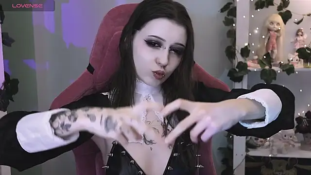 prettybones online show from May 4, 10:06 pm