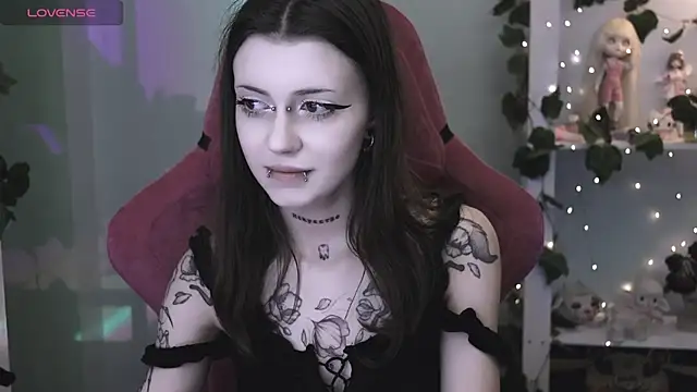 prettybones online show from May 7, 10:37 pm